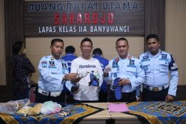 Lapas Banyuwangi gagalkan penyelundupan narkotika sabu dalam sandal jepit