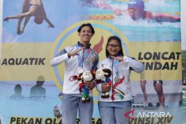 Pasangan loncat indah Kabupaten Bekasi berhasil raih medali Porprov Jabar