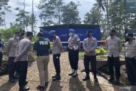 Tim dokter forensik autopsi dua jenazah korban tragedi Kanjuruhan