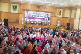 Bedah buku "Muslimah Bertanya,&nbsp;UAS&nbsp;Menjawab" dihadiri ribuan warga
