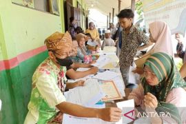 Warga Desa Bawah Layung terbantu layanan Disdukcapil Tala