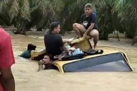 Dump truk tenggelam, karena gagal menerobos banjir di pesisir Aceh Tamiang