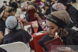 Pelatihan tata rias bagi remaja