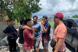 Tega! dua pelajar panah tukang parkir hingga luka di perut