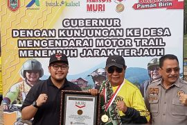 Gubernur Kalsel pecahkan rekor MURI kendarai trail turun ke desa