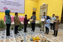 Cegah stunting, BAAS Taliabu salurkan bantuan makanan bergizi