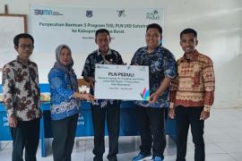 PLN beri bantuan komputer guna cerdaskan anak Kepulauan Muna Sultra