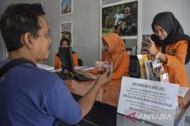 Pencairan bantuan subsidi upah kerja