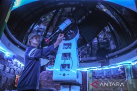 Pengamatan Gerhana Bulan Total di Bandung