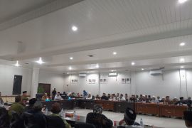 Bupati Bangka Tengah ingatkan penghulu tidak nikahkan pasangan di bawah umur
