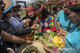 Tradisi Berbagi Hasil Bumi di Poso Page 2 Small