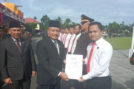 Bupati Agam berikan penghargaan personil Polres ungkap kasus perampokan