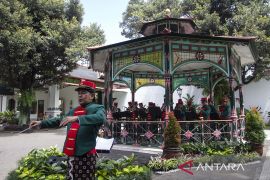 Abdi dalem musikan Keraton Yogyakarta peringati Hari Pahlawan