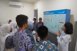 Siswa MTs Al-Ikhlas Tontouan Kunjungan Belajar ke Fasilitas DSLNG