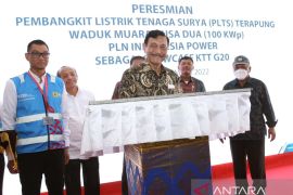 Menko Luhut resmikan PLTS Terapung milik PLN di Nusa Dua Bali