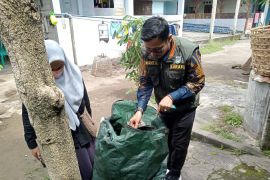 DLH Mataram mendorong sekolah kembangkan budidaya maggot