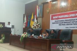 DPRD Maluku paripurnakan pemberhentian ketua Lucky Wattimury