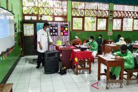 Pemprov DKI mulai cairkan dana bansos pelajar dan mahasiswa