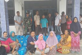 Bahagia warga Talang Danto disambangi Jumat Barokah PTPN V