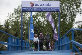 Peresmian Jembatan Desa dan Sarana Air Bersih dari XL Axiata Page 5 Small