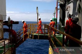 Harga minyak turun dua persen