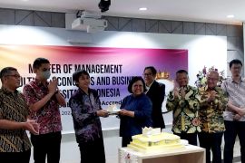 FEB-UI Peroleh "Double Crown" Akreditasi Internasional