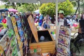 Pedagang raup untung dari kegiatan jalan santai 10 ribu warga Tapin