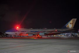 Pesawat Trump menuju Davos kembali ke AS karena masalah kelistrikan