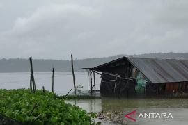 Dua jembatan gantung di Sumsel putus diterjang banjir bandang