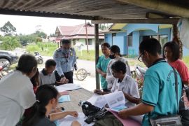 Imigrasi Entikong perbatasan Indonesia dengan Malaysia layani PLB secara gratis