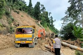 Akibat longsor, akses ke Pemukiman Samar Kilang di Bener Meriah terputus