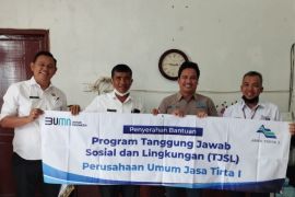 Jaga Ketahanan Pangan, Jasa Tirta I sumbang traktor ke Pemkab Toba