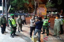 Tim gabungan Pamekasan razia protokol kesehatan malam hari
