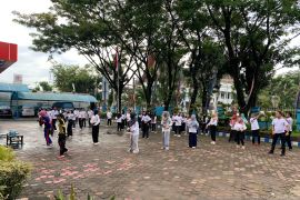 BKKBN Sumbar dukung G20 melalui aksi Flash Mob dan Senam massal