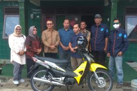 Pemkab Bangka serahkan bantuan kendaraan bermotor