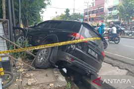 Pajero hilang kendali, tabrak pedagang gorengan hingga tewas di Palembang