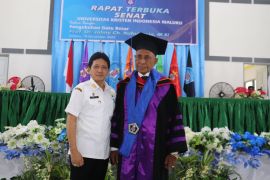 UKIM Ambon kukuhkan guru besar bidang sosiologi dan teologi agama