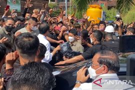Pedagang Pasar Badung terima bantuan dari Presiden Jokowi
