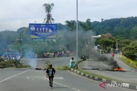 Menghentikan kebiasaan pemalangan ketika menyampaikan aspirasi