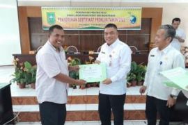 Sebanyak 63 dusun di Riau terima trofi/sertifikat Program Kampung Iklim