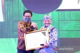 Pemkab Situbondo terima penghargaan dari Menteri Desa PDTT