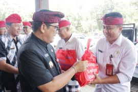 Pemkab Tabanan bagikan 550 paket sembako untuk korban bencana alam