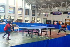Lawannya pingsan, Fauziah sabet emas pertama untuk Kuansing di tenis meja