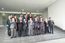 Bupati Lombok Tengah meminta nakes tingkatkan pelayanan masyarakat