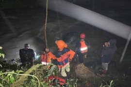 Banjir longsor di Banyumas, BPBD evakuasi warga terjebak banjir