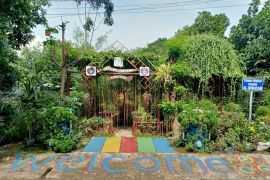 Warga Kediri manfaatkan lahan bekas pembuangan sampah jadi pekarangan sayuran