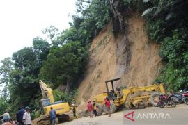 Cegah bencana longsor Camat Kejuruan Muda minta puncak bukit Seumadam dipotong