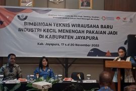 Pemkab Jayapura mendorong IKM pakaian tingkatkan ketrampilan menjahit