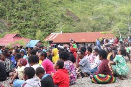 Masyarakat di pengungsian harap bisa rayakan Natal di Kiwirok