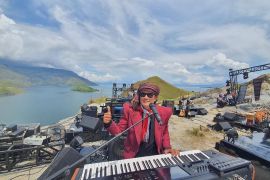 Ipang Lazuardi, Jamrud hingga Viky sianipar meriahkan "Tao Toba Heritage Fest"
